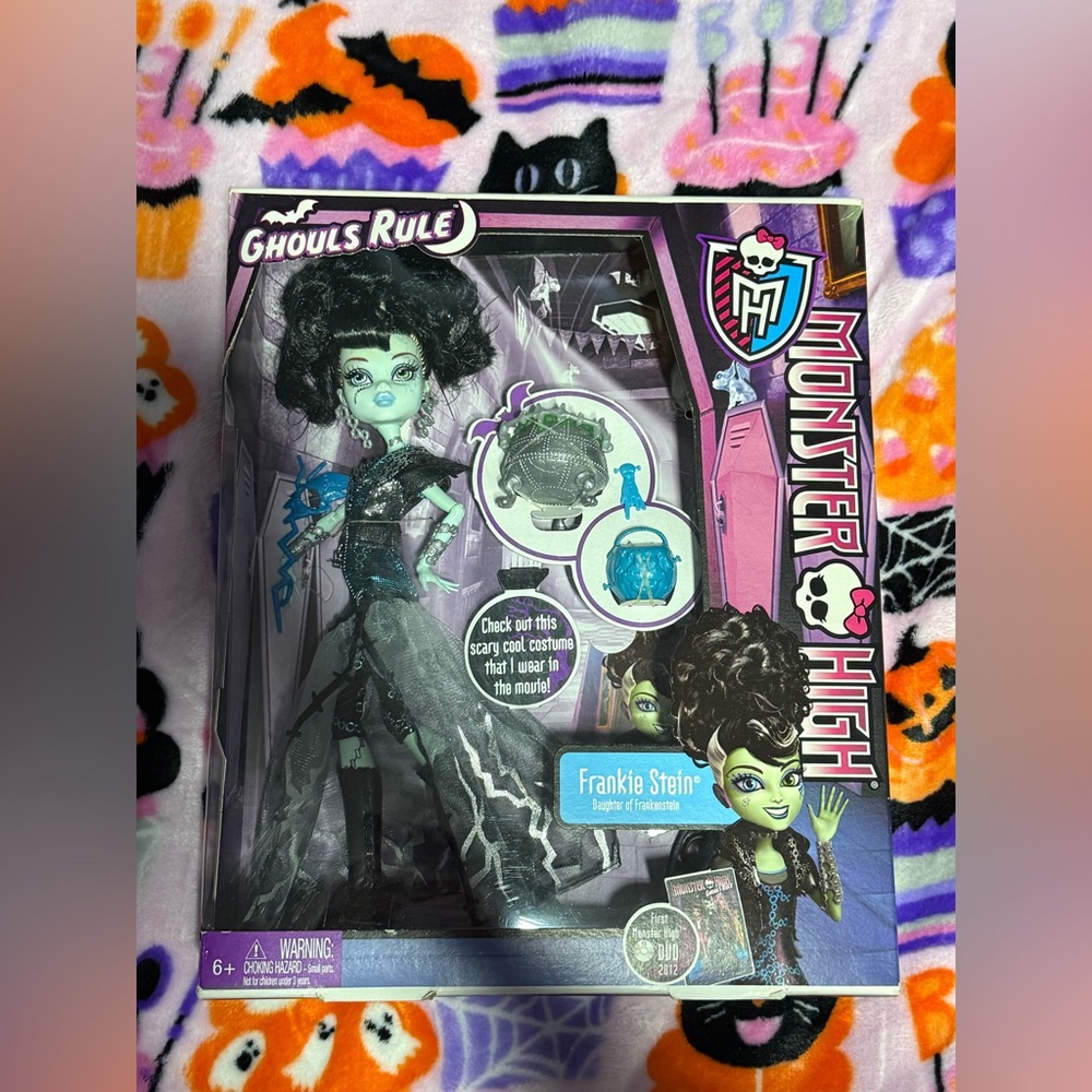 *SOLD*
NIB ghouls rule frankie stein (slightly damaged box from previous owner)